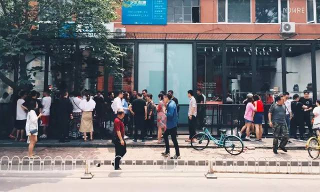 一件帽衫多少钱合适,2017supremelv联名卫衣