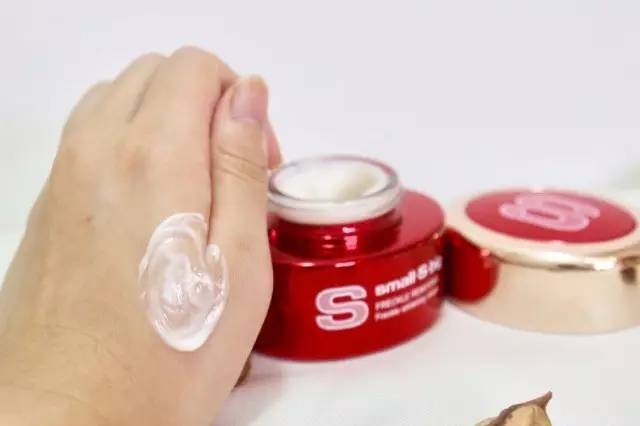 从护肤到化妆,淡斑紧致打造小v脸