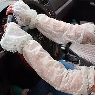 比渔网袜更猎奇的存在，杨幂谢娜领衔“袖套时尚”，前卫还是尴尬？