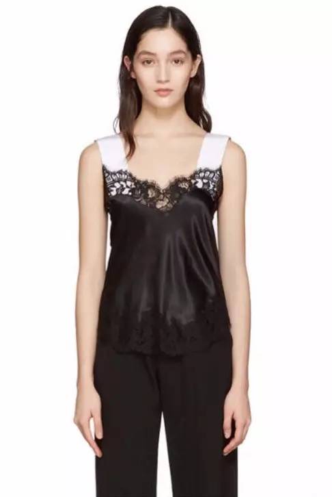 比渔网袜更猎奇的存在，杨幂谢娜领衔“袖套时尚”，前卫还是尴尬？