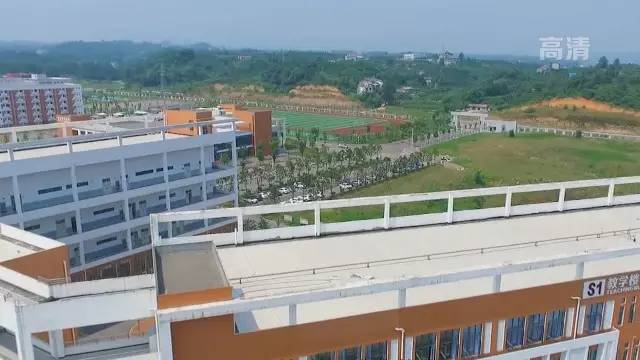 升学与就业并重,升学就业和前途