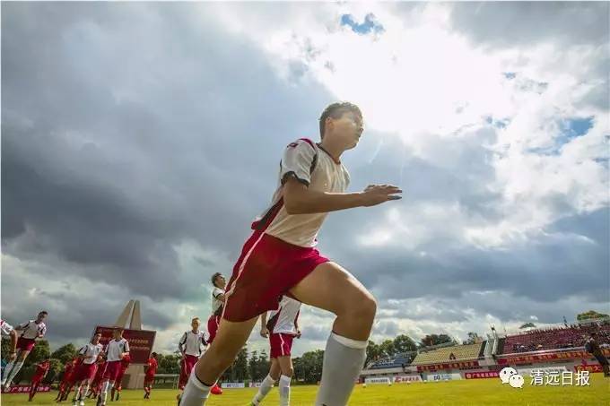 波兰小鲜肉对决清远足球小子!不好意思,第一场揭幕赛我们赢了