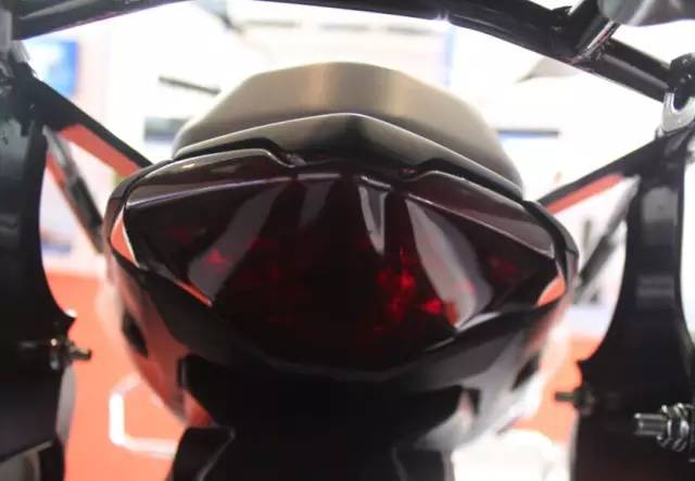 蓝巡300新款价格,300蓝圈夜光效果