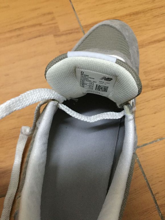 鞋子的鞋舌总是乱歪,鞋子的鞋舌总歪怎么办没有鞋带