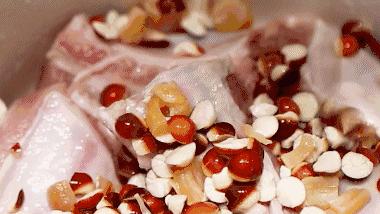 虫草花番茄排骨汤做法,美味营养海参汤