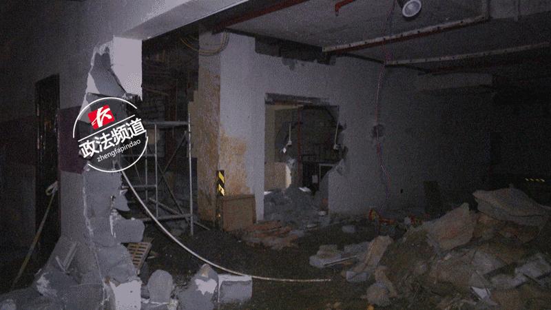 威尔士春天私改车库为餐厅，业主维权查看摔进6米深电梯井