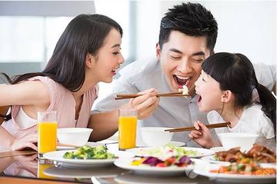 筷子吃饭是中国人的传统,筷子是中国人特有的就餐工具吗