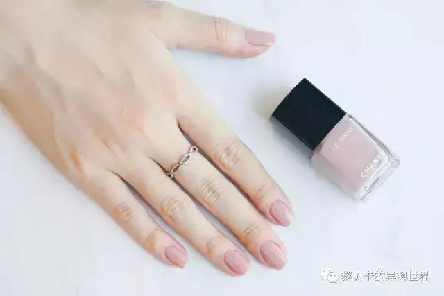 夏日冰透色指甲油,夏季指甲油又显白又霸气的颜色