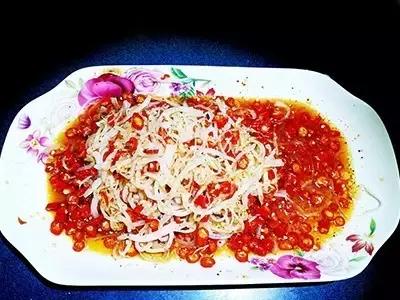 爽口的凉菜拌葱丝解腻 (凉菜下酒菜凉拌红萝卜丝)