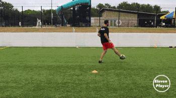 足球中场大师控球过人技巧,足球大师的停球技巧