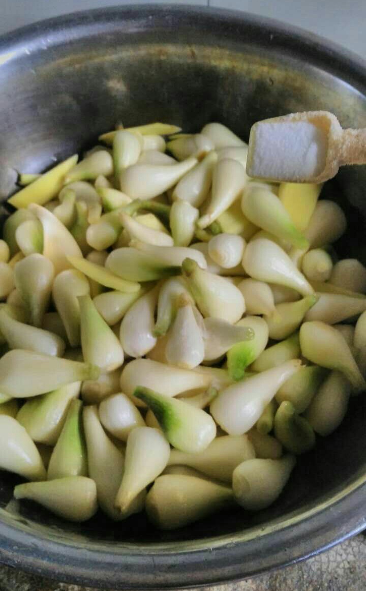 藠头的腌制方法最简单的,腌酸甜藠头的做法