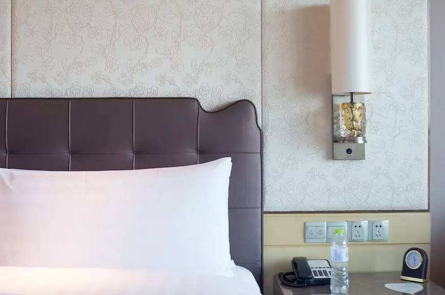 一天吃四五顿饭不长肉才怪,一天吃四顿不胖都不行