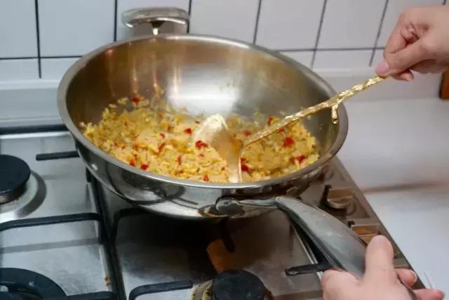 满心欢喜地等了这个快递整整1个月，却在拆开包装的瞬间傻了眼