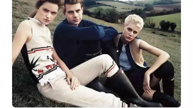 活久见大牌联名,lv衣服上面有个supreme联名是真的吗