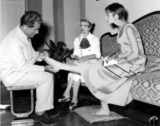 SalvatoreFerragamo｜鞋履界的国王，包包界的皇后