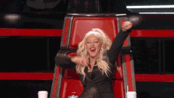 一串字logo,一串字母的衣服商标