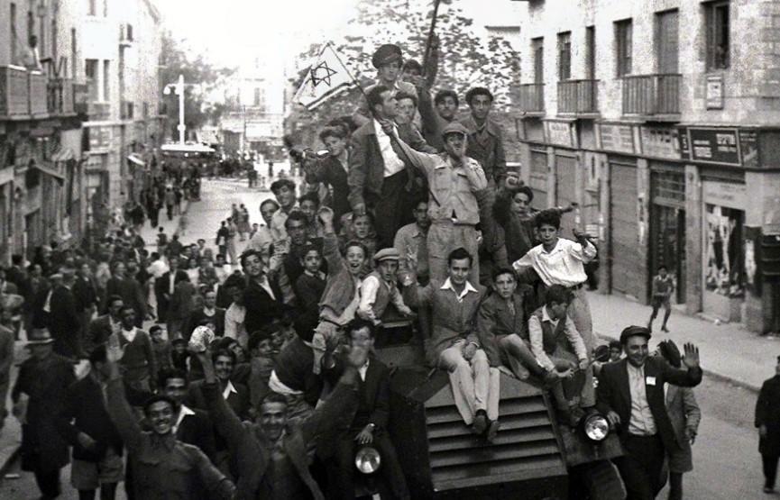 一百年前，一百名犹太人凑钱买了四千平米荒漠，这就是如今以色列