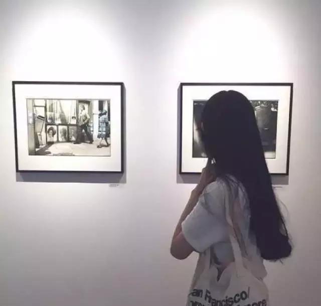 面部表情尴尬僵硬不自然怎么拍照,一拍照肢体就僵硬就尴尬