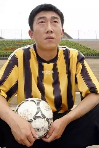 王子一酒瓶子不仅打死了人，也打碎了金德四少的职业足球梦—拾遗2001