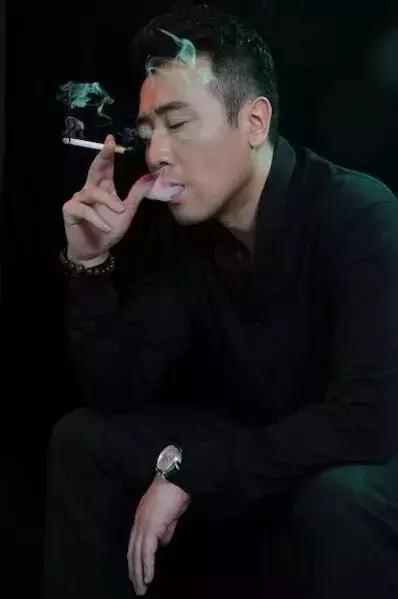 于和伟剧里霸气走路,于和伟经典步伐