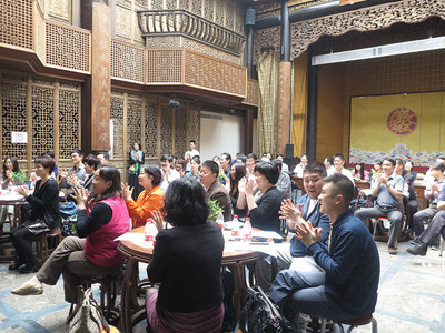 一个小游戏：对你的手说长长，她就变长，对她说变小，她就变短，学会爱你的身体，每个器官都能听懂你的话