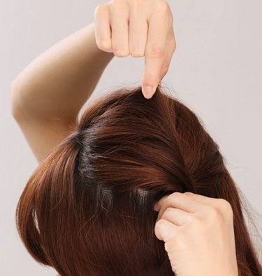 干练简约花苞头扎法教程,长直发凌乱花苞头扎法