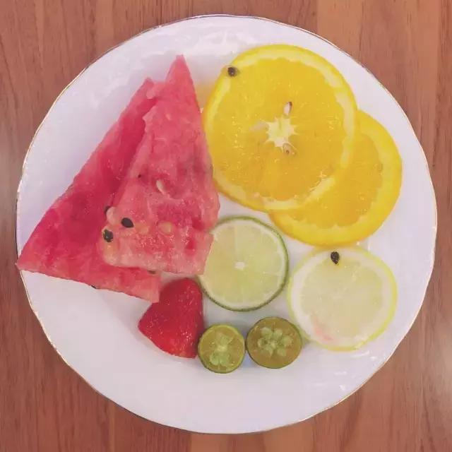 蹦野迪不如吃果盘，如何用20块在上海街头打败妖艳*货贱**？