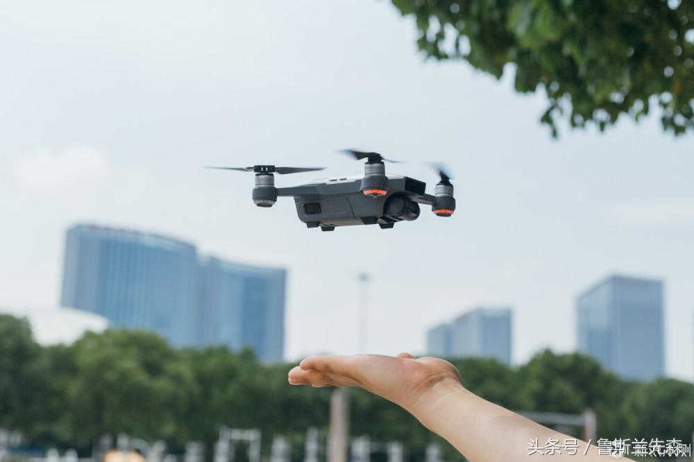 大疆精灵航拍机,大疆晓对比大疆精灵3