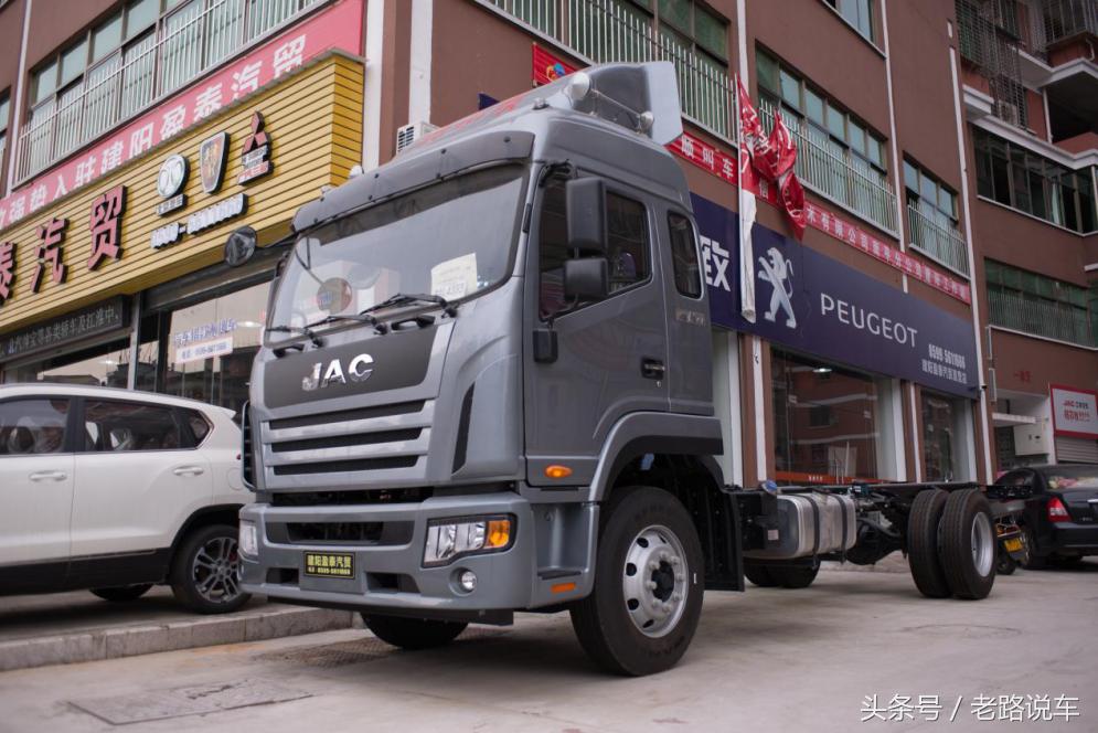 格尔发天然气用的什么发动机,格尔发纳威司达