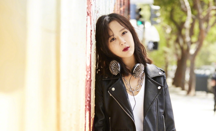 鼻子上黑头怎么遮挡好看,鼻子侧面有黑头怎么挤