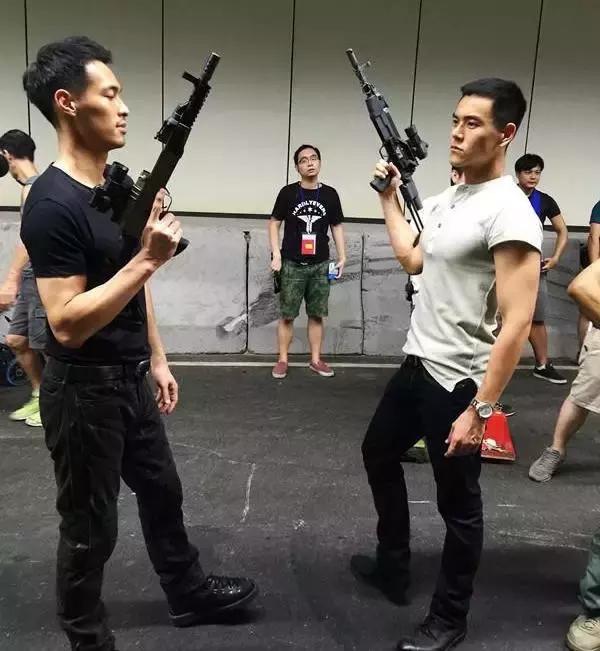 一天就能练出来的腹肌马甲线,这才是真正的腹肌马甲线