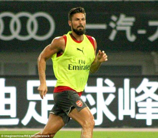 中国太热老外受不了！阿森纳球员集体中暑此前躲进垃圾桶冰浴