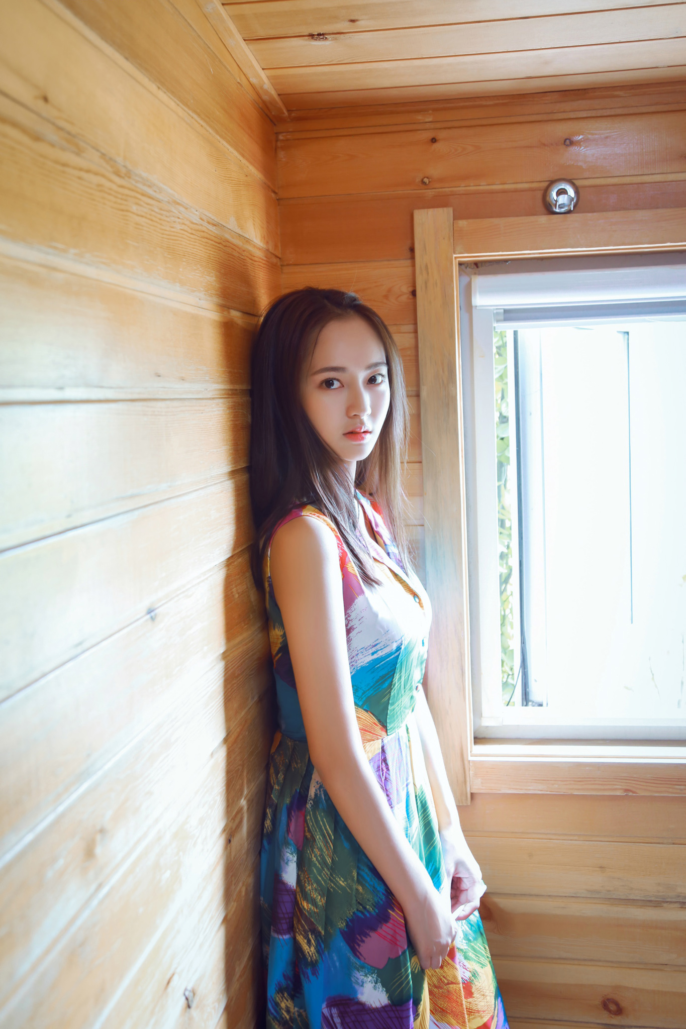 围屋里的小姑娘,木屋里的小姑娘