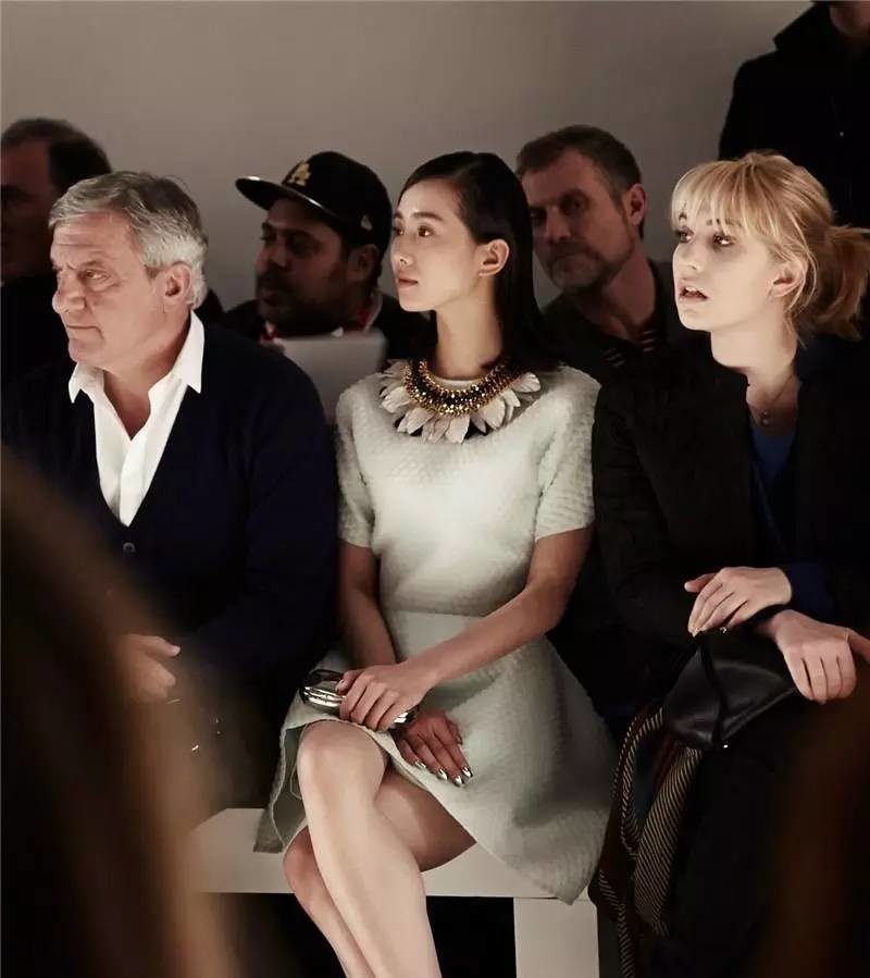 马甲线肩颈线,好看的肩颈比马甲线更好看