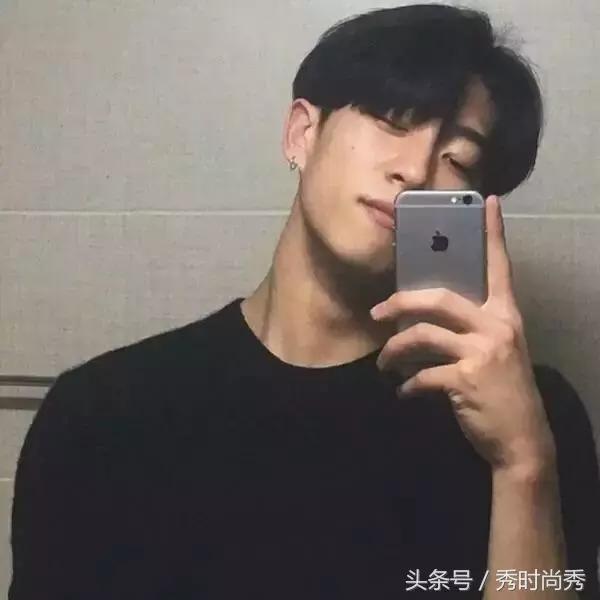 露额头刘海发型男圆脸,男生刘海在额头中央适合什么发型