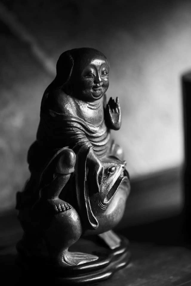 古人如何布置温馨的书房,书房除了文房四宝还摆什么