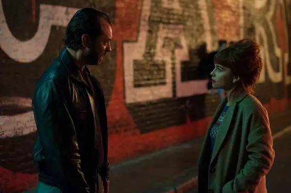 她在《权力的游戏》里一脱成名，却从此走上了实力派的光辉大道