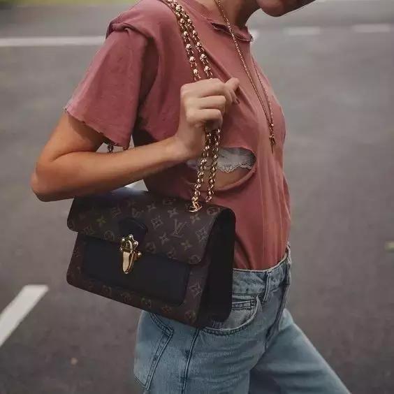 lv邮差包经典款式,lv最值得购买的款式