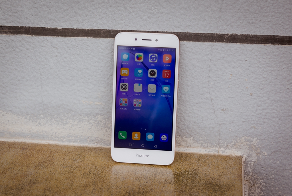 荣耀畅玩6a详解,不费流量而且还好玩的游戏推荐