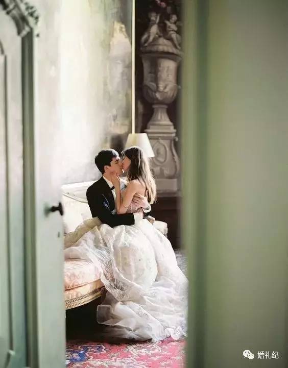 摄影师亲手教新人摆婚纱照造型,6种必拍的婚纱照风格