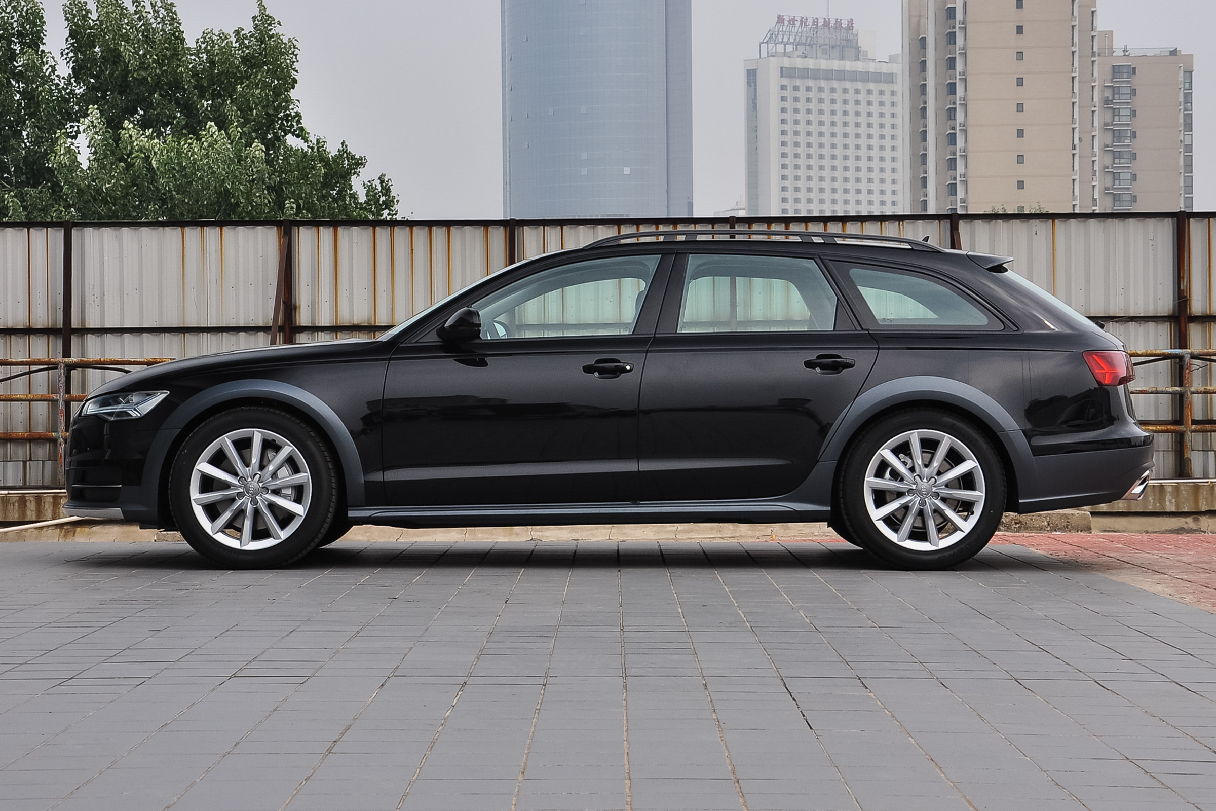 评奥迪a6l混动版,评头论足测评