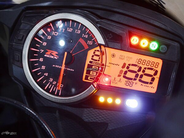 铃木gsxr100试驾,铃木gsx-r1000合金摩托车