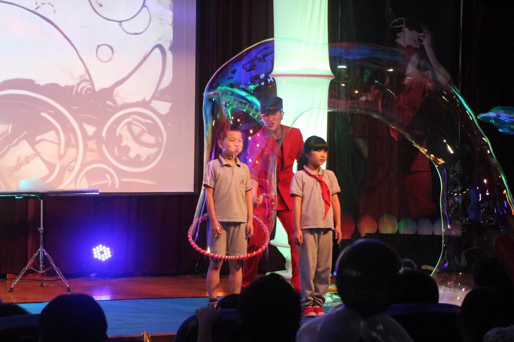 学校中的战斗机,小学课本上的隐形战斗机