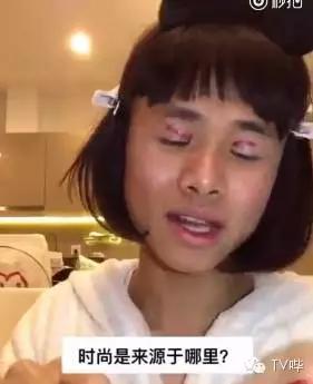 靠一只马克笔化妆为人间*物尤**！深扒网红艾克里里和他的娇喘助理！