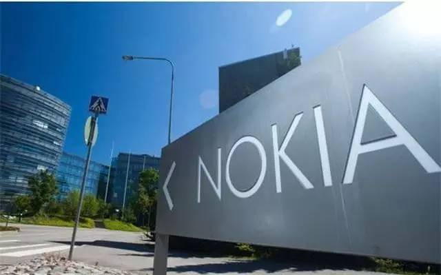 一台手机卖247万！刘强东戏言要亲自直升机配送的VERTU，竟“被破产”了？！