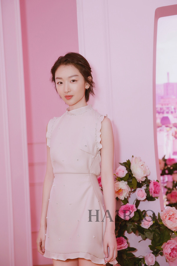 眼妆教程日常化妆眼尾有点往上翘,眼妆教程日常化妆显大不贴睫毛