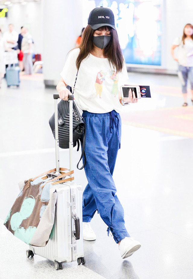 4款秋冬最in双肩包明星们都在背,今年最流行的一款双肩包