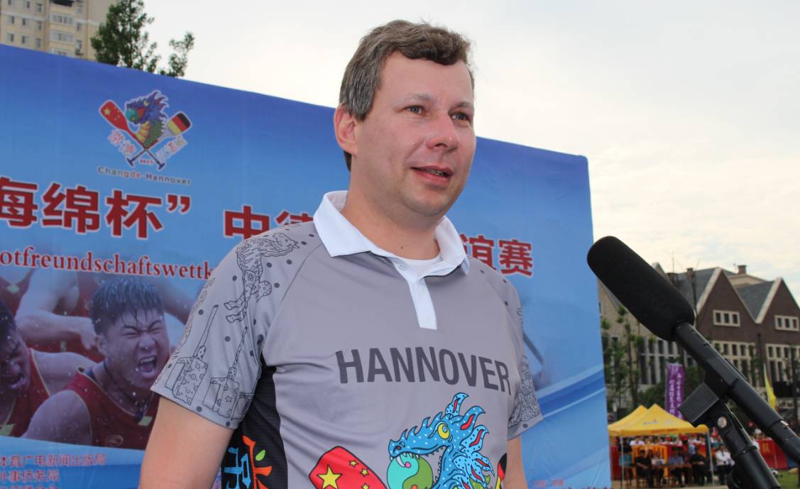 盘点国内龙舟比赛震撼场面一瞬间,中德龙舟赛