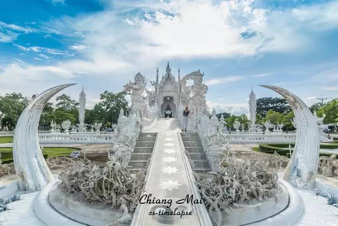 泰国清迈天灯节万盏天灯入夜空,清迈古城天灯