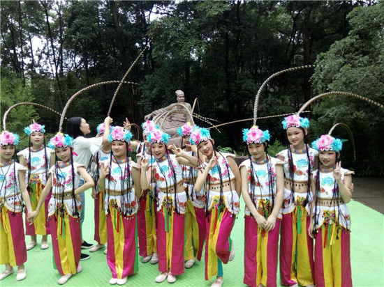 鍥介檯鍙嬪ソ鍩庡競闈掑皯骞磋冻鐞冭禌,鍥介檯鍙嬪煄鏂囧寲浜ゆ祦